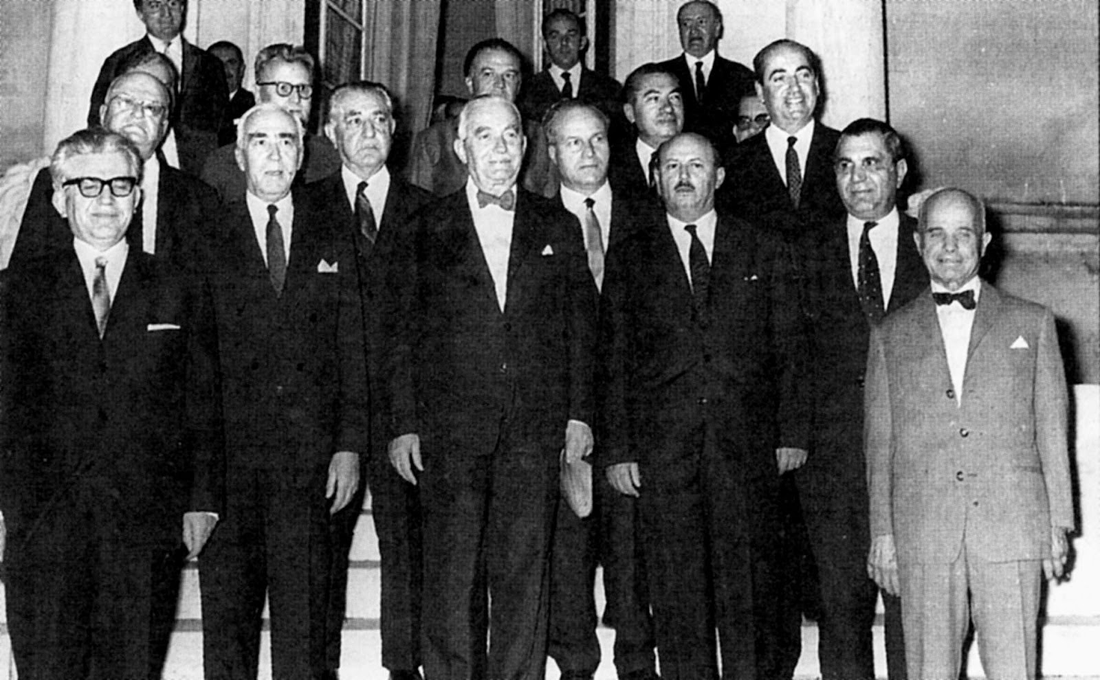 κυβερνηση-αποστατων