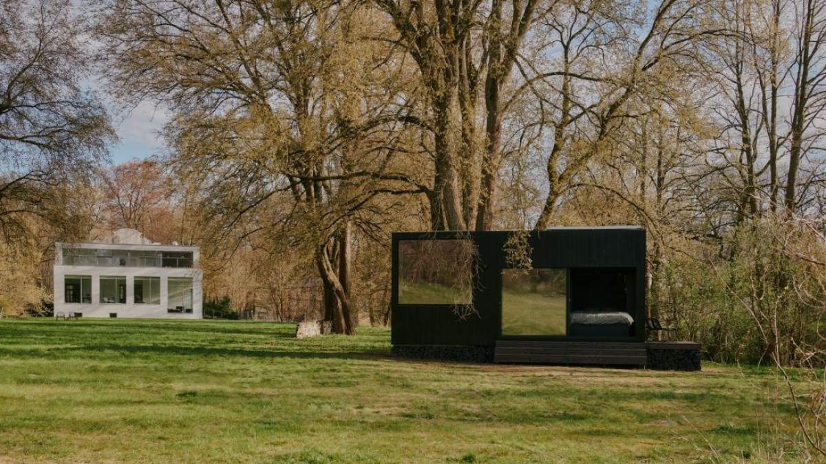 366842-danish-architecture-in-a-german-art-garden-raus-offers-an-immersive-off-grid-experience_9