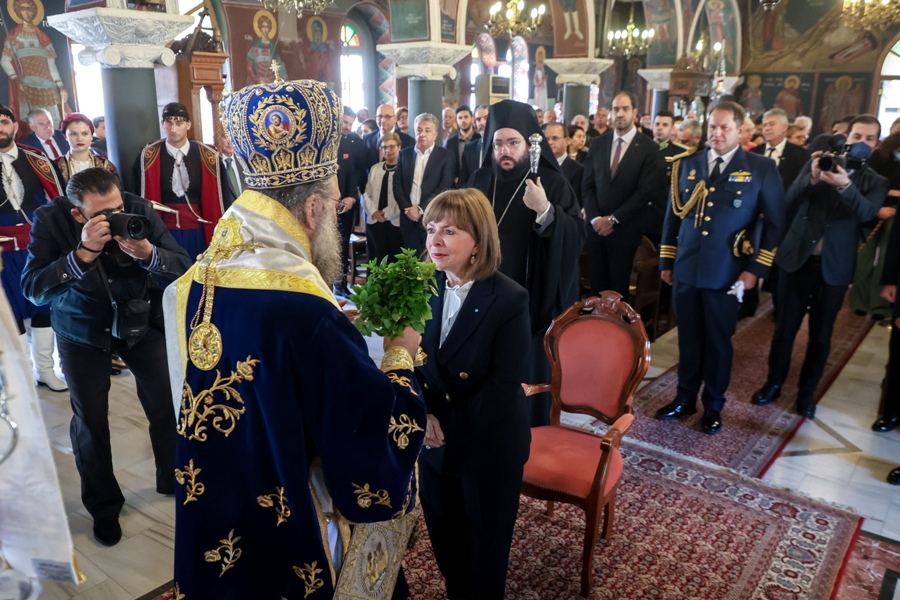 Η Πρόεδρος της δημοκρατίας Κατερίνα Σακελλαροπούλου στο Ρέθυμνο για την τελετή Αγιασμού των Υδάτων για τον εορτασμό των Θεοφανείων. Σάββατο 6 Ιανουαρίου 2024  (ΣΤΕΦΑΝΟΣ ΡΑΠΑΝΗΣ / EUROKINISSI)