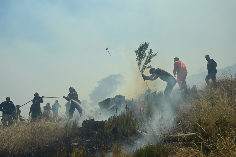 Πυρκαγιά στην Πλάκα Κερατέας, Κυριακή 30 Ιουνίου 2024. (ΚΩΣΤΑΣ ΤΖΟΥΜΑΣ/EUROKINISSI)