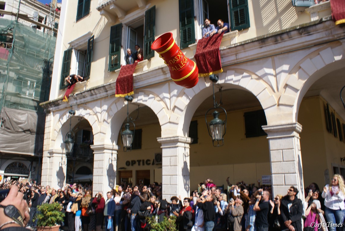 Палестра в древней греции. Древняя греция каменный балласт. Древняя греция камень. Било. Олимпийский огонь в афинах в 1896 г.