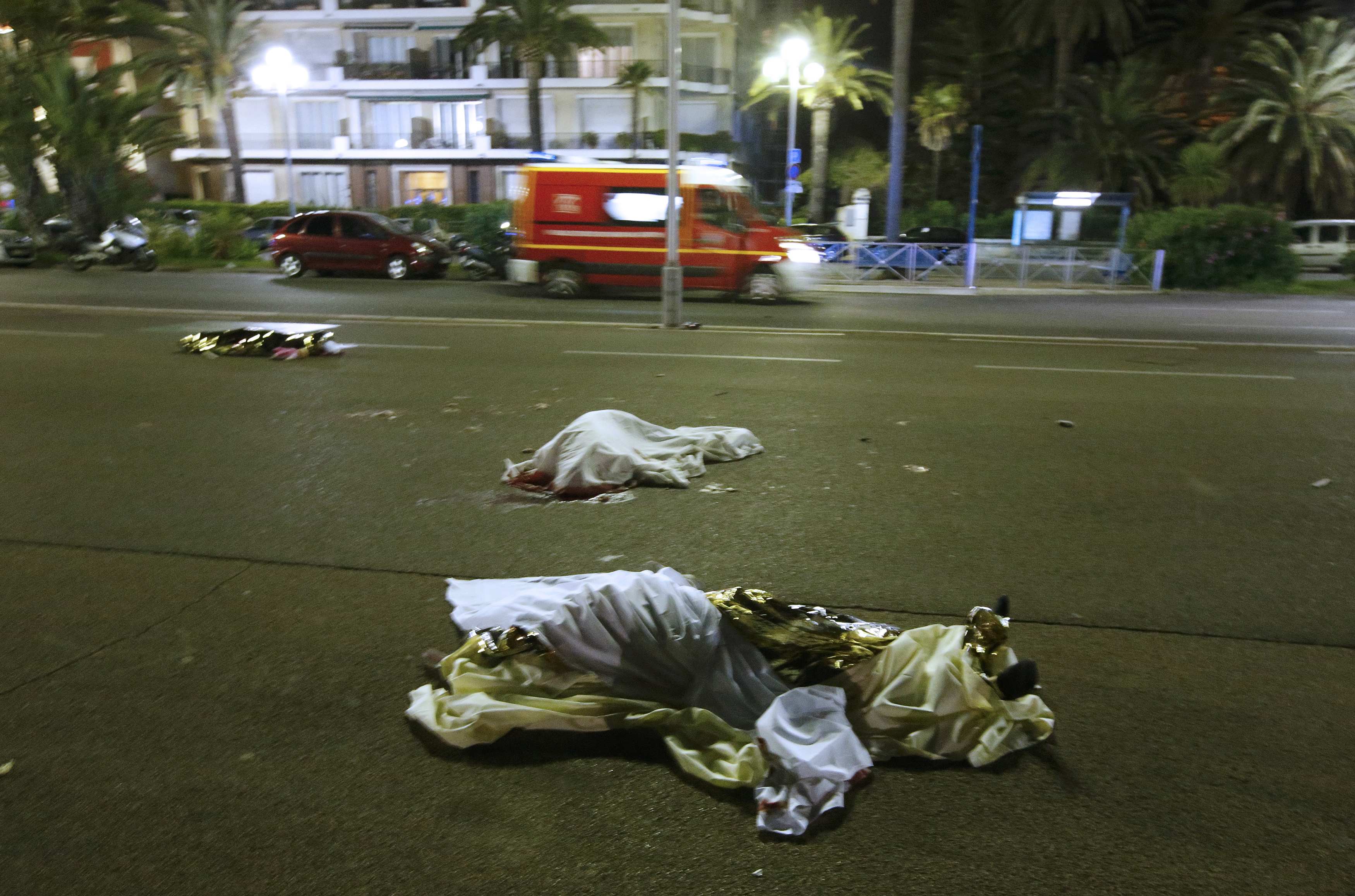 ATTENTION EDITORS - VISUAL COVERAGE OF SCENES OF INJURY OR DEATH - Bodies are seen on the ground July 15, 2016 after at least 30 people were killed in Nice, France, when a truck ran into a crowd celebrating the Bastille Day national holiday July 14. REUTERS/Eric Gaillard