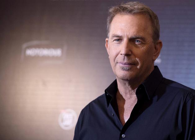 epa05249731 US actor Kevin Costner during a photocall at the premiere of the American action thriller drama film 'Criminal', in Rome, Italy, 08 April 2016. The film is about an ex-con who is implanted with a dead CIA agent's memories to finish an assignment. EPA/MAURIZIO BRAMBATTI