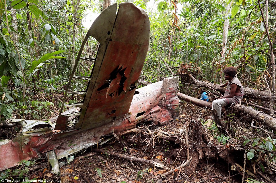 3B1215BF00000578-4003520-Debris_of_Imperial_Japan_fighter_Zero_remains_in_a_jungle_on_Sep-m-78_1480982567630