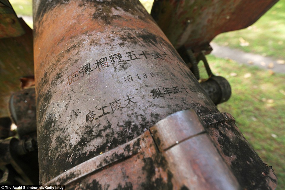3B12223C00000578-4003520-A_Type_96_15_cm_howitzer_used_by_the_Imperial_Japan_Army_is_seen-a-7_1480992861859