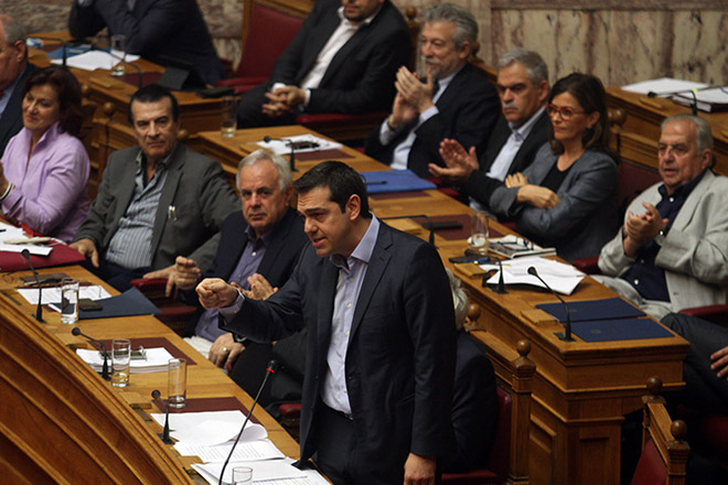 Ο πρωθυπουργός Αλέξης Τσίπρας απαντάει σε επίκαιρες ρωτήσεις βουλευτών στη  Βουλή κατά τη διάρκεια της "Ώρας του πρωθυπουργού", Παρασκευή 8 Μαΐου 2015. ΑΠΕ-ΜΠΕ/ΑΠΕ-ΜΠΕ/ΑΛΕΞΑΝΔΡΟΣ ΒΛΑΧΟΣ
