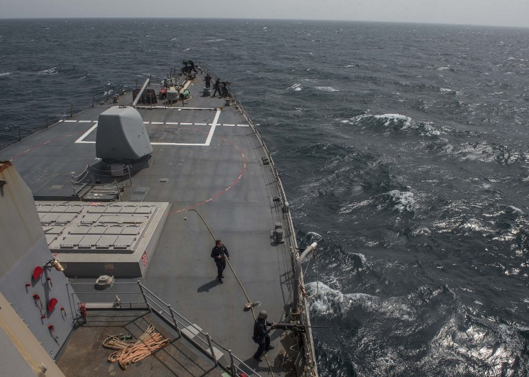 This US Navy handout photo obtained April 26, 2017 shows the guided-missile destroyer USS Mahan (DDG 72)as it transits the Gulf on April 3, 2017.
Mahan is part of the George H.W. Bush Carrier Strike Group, which is deployed to the US 5th Fleet area of operations in support of maritime security operations designed to reassure allies and partners, preserve the freedom of navigation and the free flow of commerce in the region. A US warship has fired a warning flare at an Iranian Revolutionary Guards vessel that refused to maintain distance in Gulf waters, a US spokesman said April 26, 2017. Guided-missile destroyer the USS Mahan had an "unprofessional interaction" with an Iranian Revolutionary Guard Corps Navy vessel on Monday in the international waters of the Gulf, US Navy spokesman Lieutenant Rick Chernitzer told AFP.
 / AFP PHOTO / US NAVY / MC SPL 1st Class Tim COMERFORD / RESTRICTED TO EDITORIAL USE - MANDATORY CREDIT "AFP PHOTO /US NAVY/MC SPL 1st CLASS TIM COMERFORD" - NO MARKETING NO ADVERTISING CAMPAIGNS - DISTRIBUTED AS A SERVICE TO CLIENTS
