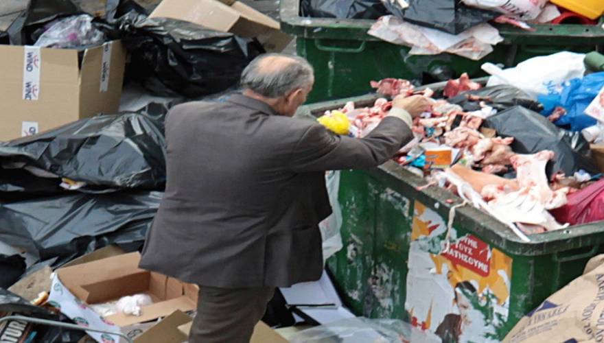 Πρώτη φορά Αριστερά… και 1,4 εκ. Έλληνες τρώνε από τα σκουπίδια! (πίνακες)  – Makeleio.gr