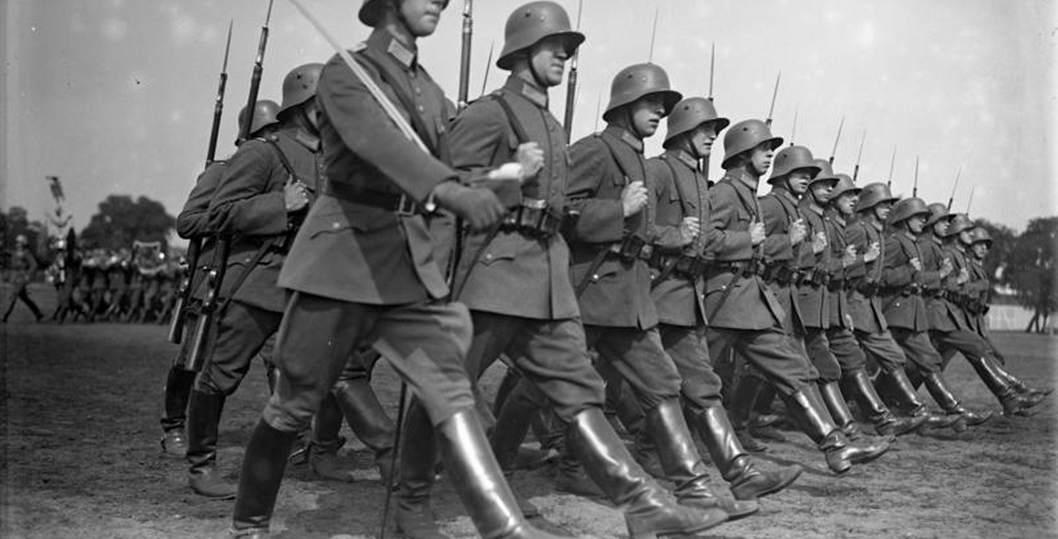 Bundesarchiv_Bild_102-10887_Parade_der_Reichswehr