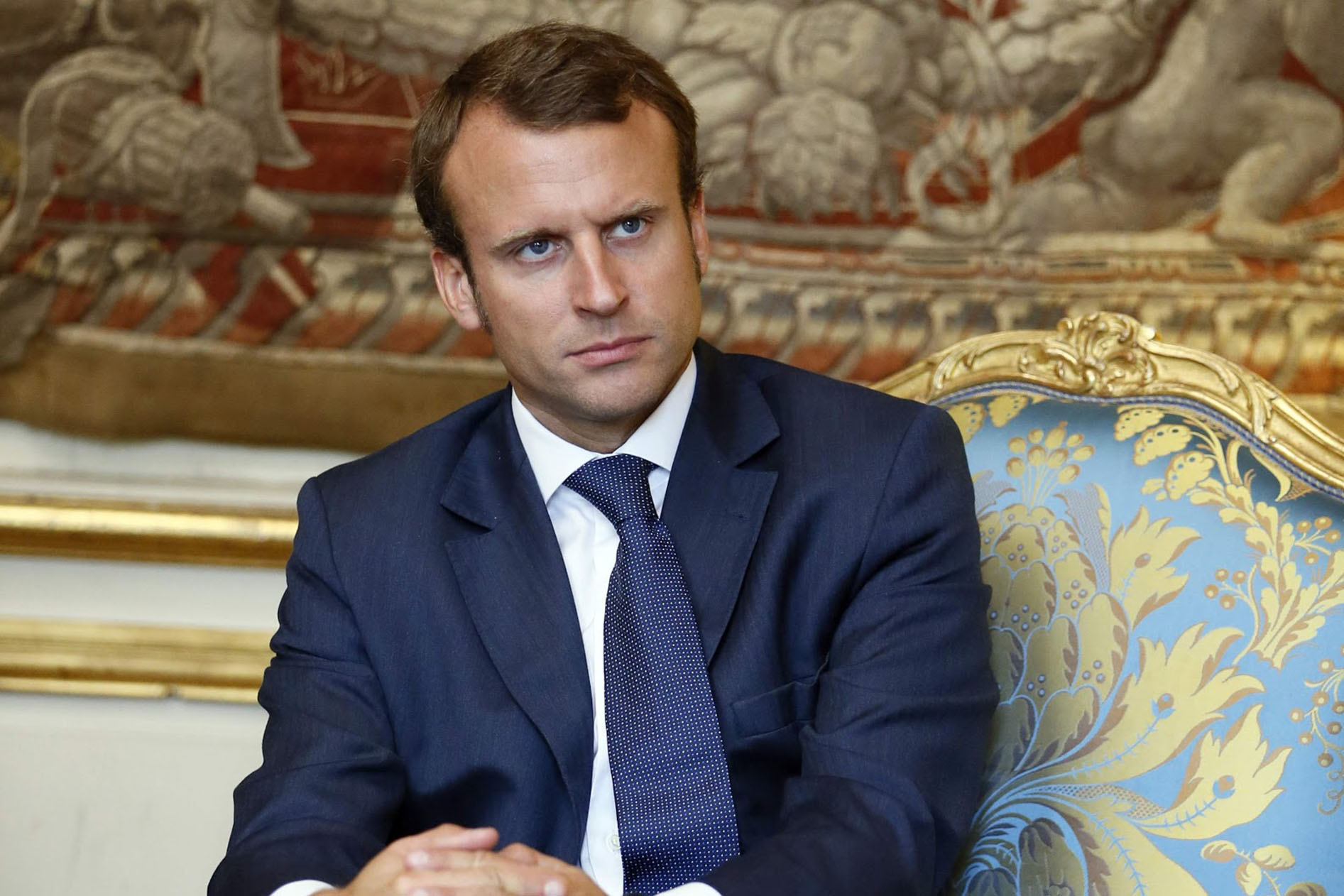 French Economy minister Emmanuel Macron attends a meeting on energy housing renovation following the presentation of the "34 plans for the new industrial France" at the Elysee Palace in Paris September 9, 2014.  REUTERS/Patrick Kovarik/Pool  (FRANCE - Tags: POLITICS)