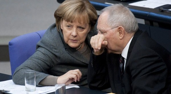 Bloomberg-Megalonei-to-chasma-Merkel-45-Schaeuble-08-06-2015-22-28