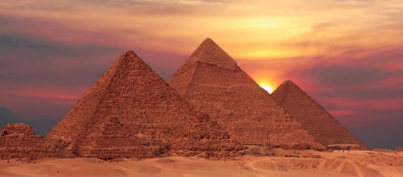beautiful-sunset-view-of-the-egyptian-pyramids
