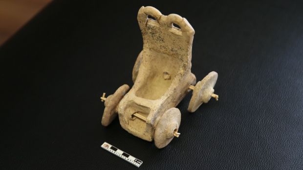 bronze-age-toy-chariot_0