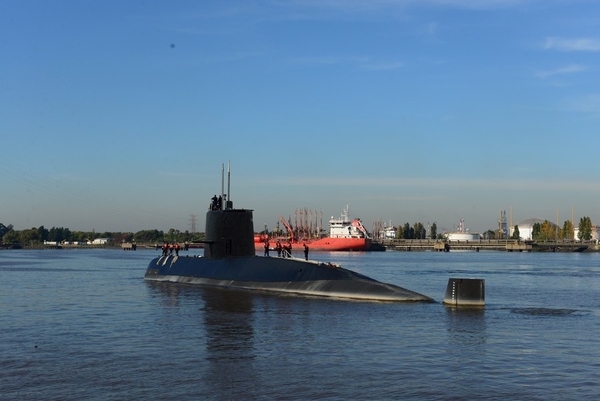 epa06336022 An undated handout photo made available by the Argentine Navy on 17 November 2017 shows the ARA San Juan submarine. The Argentine Navy said it has lost contact with the the submarine off the countrys southern coast. The submarine with a crew of 44 has not made contact in 48 hours.  Navy ships and aircraft are searching the area of last known location.  EPA/ARGENTINA NAVY HANDOUT  HANDOUT EDITORIAL USE ONLY/NO SALES