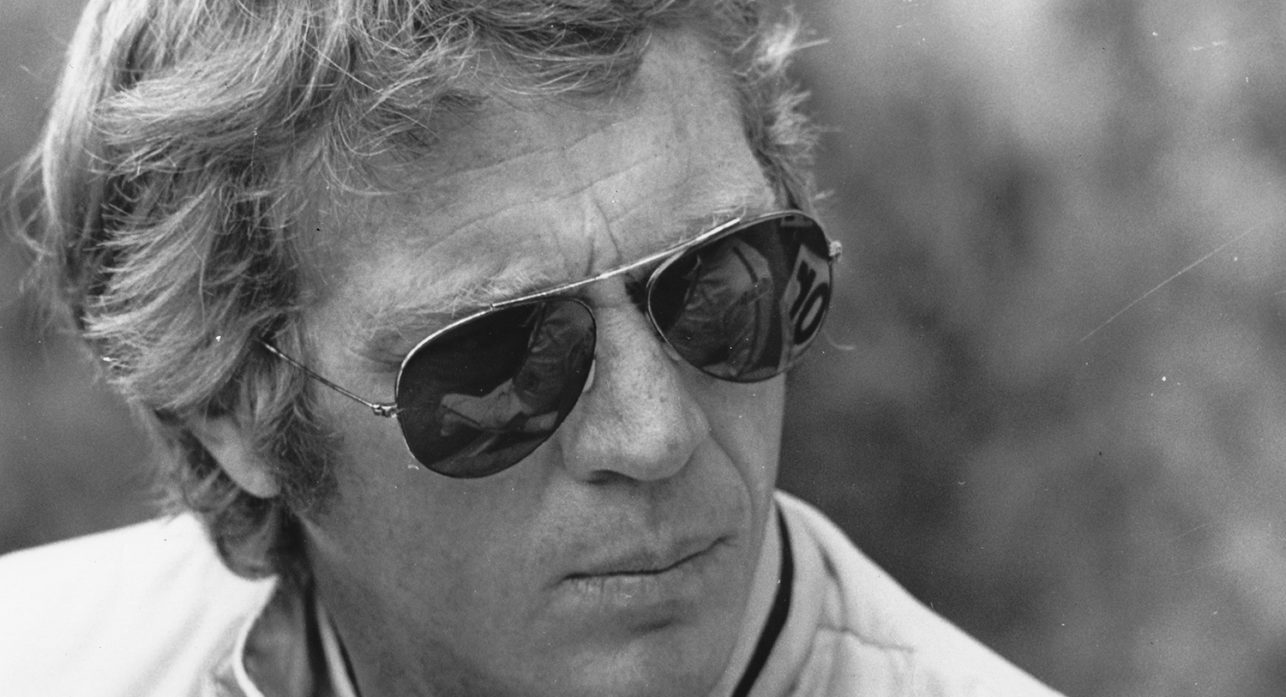 LE MANS, FRANCE - JUNE 24: Actor Steve McQueen on the set of the movie 'Le Mans' on June 24, 1971 in Le Mans, France (Photo by Anwar Hussein/Getty Images)  (Photo by Anwar Hussein/Getty Images)