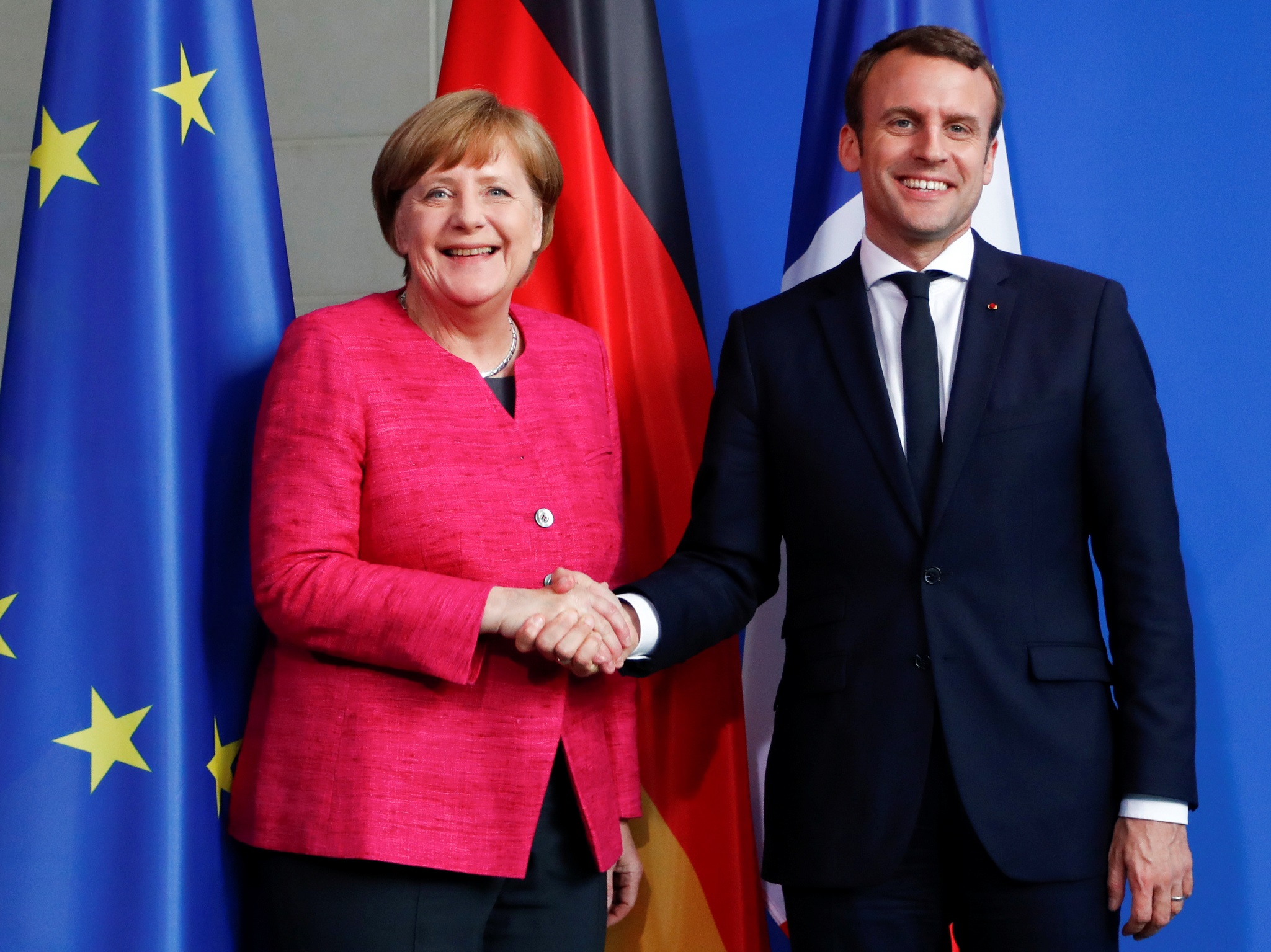 German Chancellor Angela Merkel and French President Emmanuel Macron shake hands after a news conference at the Chancellery in Berlin, Germany, May 15, 2017.   REUTERS/Fabrizio Bensch - RTX35YPE