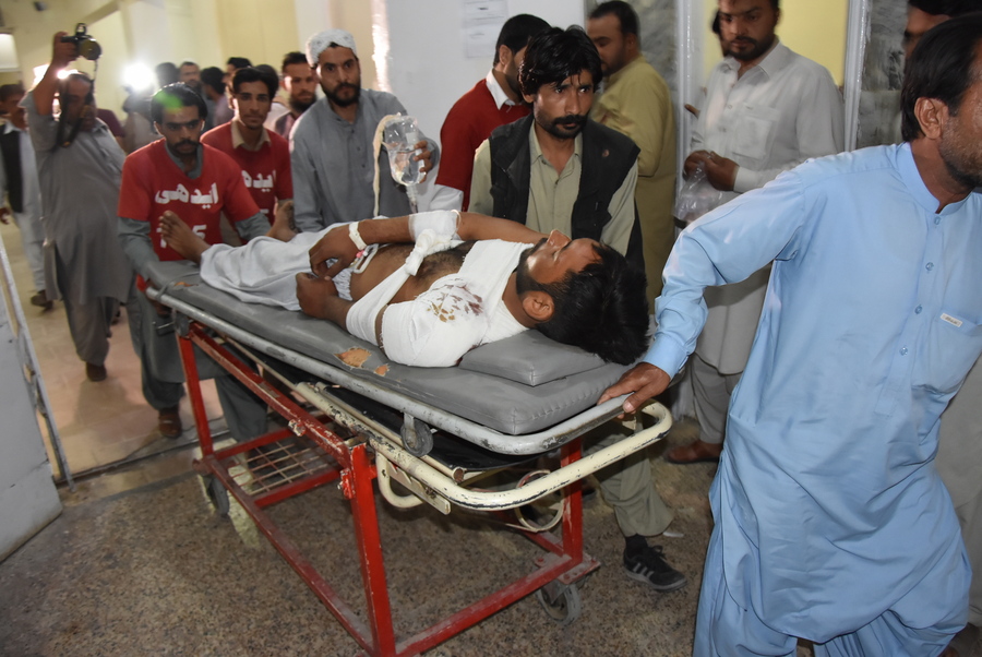 epa06711865 A laborer who was injured when unknown gunmen opened fire at a group of laborers in Kharan area of restive Balochistan province, is brought to a hospital in Quetta, Pakistan, 04 May 2018. At least 6 laborers belonging from Punjab province were killed by unknown gunmen in Kharan. Balochistan is one of the most conflict-ridden areas of Pakistan, with the presence of armed separatist groups, Taliban factions and Islamist groups.  EPA/JAMAL TARAQAI