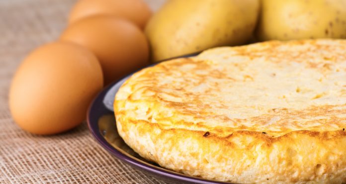 omeleta-me-patates-696x370