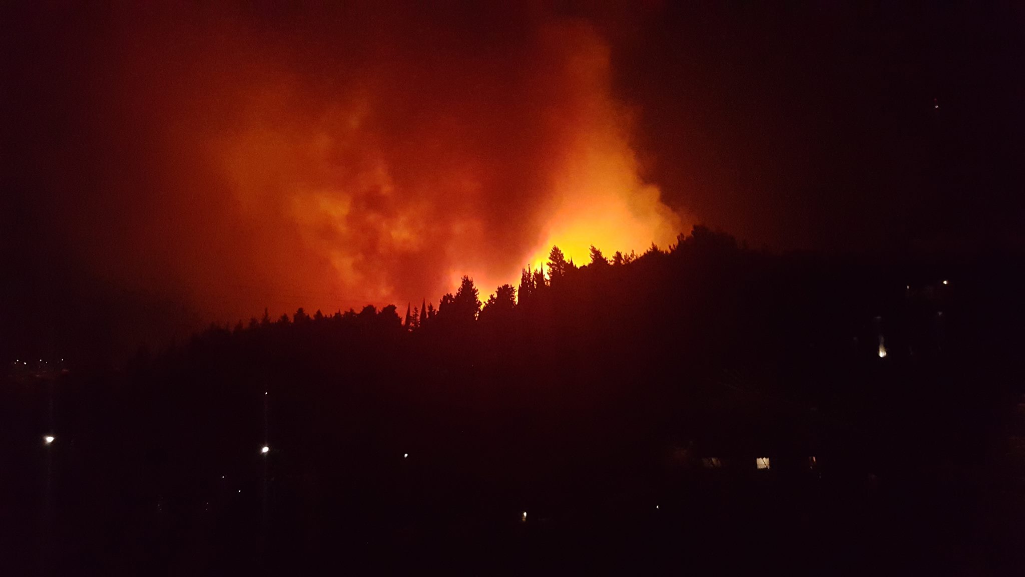 ΣΥΜΒΑΙΝΕΙ ΤΩΡΑ: Μεγάλη φωτιά στην Κεφαλονιά - Makeleio.gr