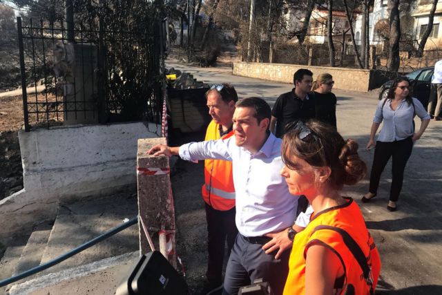 (Ξένη Δημοσίευση). Ο πρωθυπουργός Αλέξης Τσίπρας επισκέπτεται τις πληγείσες περιοχές από τις πυγκαγιές,στο Μάτι,  Δευτέρα 30 Ιουλίου 2018.Όπως αναφέρει το γραφείο Τύπου του πρωθυπουργού επισκέφτηκε την Αργυρή Ακτή, το Ρέμα στο Κόκκινο Λιμανάκι, αλλά και το Συντονιστικό Κέντρο της Πυροσβεστικής και του Στρατού στο Λεωφορείο Όλυμπος.Κατά τη διάρκεια της επίσκεψης, ο πρωθυπουργός συνομίλησε με πολίτες, πυροσβέστες και στρατιώτες, ενώ ενημερώθηκε για την κατάσταση από τον υπαρχηγό της Πυροσβεστικής, κ. Αναγνωστάκη, αλλά και τους μηχανικούς του υπουργείου Υποδομών, που βρίσκονται στο πεδίο. ΑΠΕ-ΜΠΕ/ΓΡΑΦΕΙΟ ΤΥΠΟΥ ΠΡΩΘΥΠΟΥΡΓΟΥ/STR