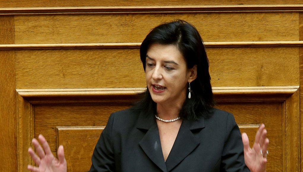 Η Βουλευτής του ΣΥΡΙΖΑ Φωτεινή Βάκη μιλά στην Ολομέλεια της Βουλής κατά τη συζήτηση επίκαιρης επερώτησης, Παρασκευή 23 Σεπτεμβρίου 2016. Επίκαιρη επερώτηση προς τον αναπληρωτή υπουργό Εσωτερικών και Διοικητικής Ανασυγκρότησης αρμόδιο για θέματα Προστασίας του Πολίτη Νίκο Τόσκα κατέθεσαν βουλευτές της Νέας Δημοκρατίας για την έξαρση της εγκληματικότητας στο κέντρο της Αθήνας.  ΑΠΕ-ΜΠΕ/ΑΠΕ-ΜΠΕ/Παντελής Σαίτας