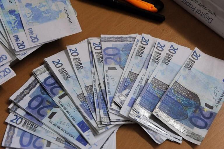 Euros_money_1-768x511