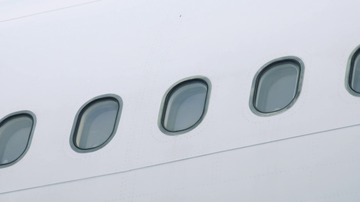 airplane-windows-from-outside-detail_hzsq_-kne_thumbnail-full01