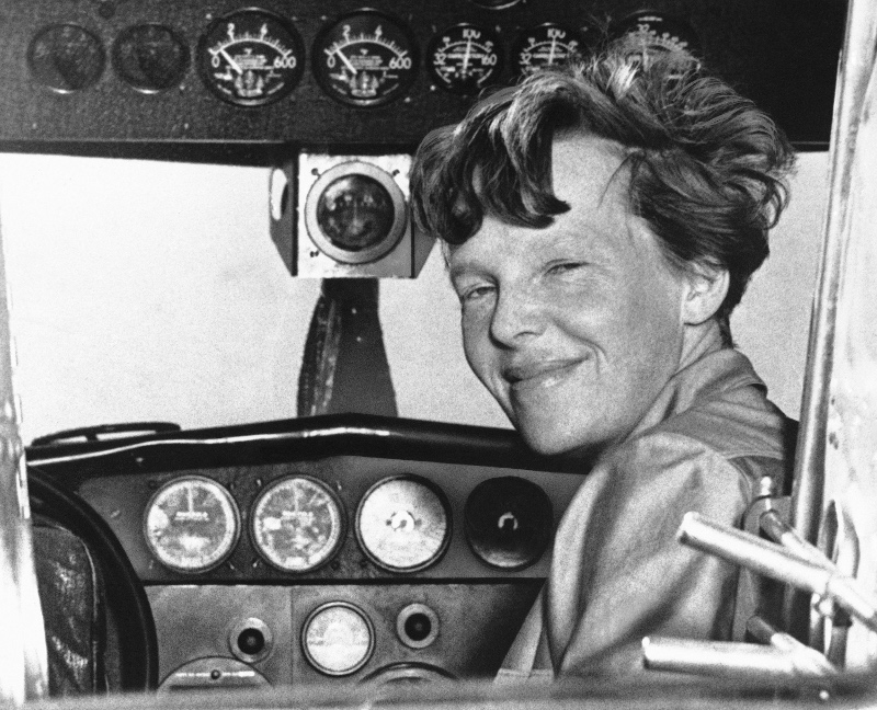 Amelia-Earhart-1937