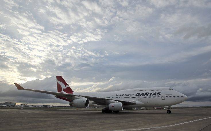 FILE - In this Tuesday, Sept. 13, 2016 file photo, a Qantas jet taxis on the runway at Sydney Airport in Sydney, Australia. Around 100 passengers on board a Qantas regional jet in Australia were evacuated via the plane's emergency slides upon landing on Friday, Sept. 23 after the crew noticed fumes inside the cabin, officials said. (AP Photo/Rob Griffith, File)