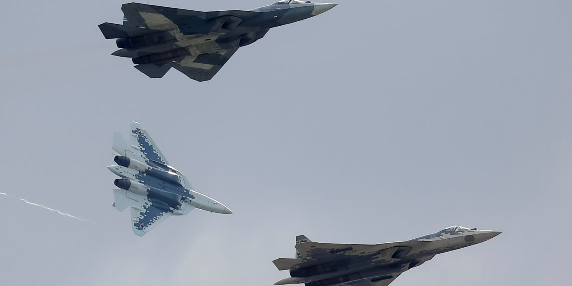 Sukhoi Su-57 fighter jets perform during a demonstration flight at the MAKS 2019 air show in Zhukovsky, outside Moscow, Russia, August 27, 2019.  REUTERS/Maxim Shemetov
