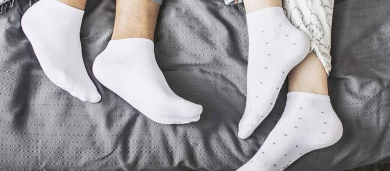 heres-why-you-should-be-wearing-socks-to-bed_548620681-anna-kolosiuk-760x506