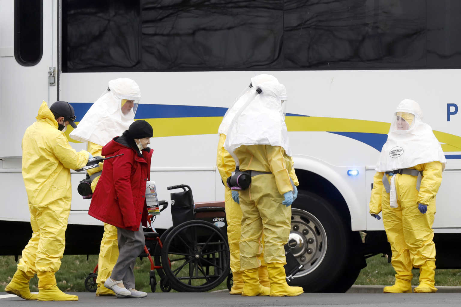 Medical officials aid a residents from St. Joseph's nursing home to board a bus, after a number of residents tested positive for coronavirus disease (COVID-19) in Woodbridge, New Jersey, U.S., March 25, 2020.  REUTERS/Stefan Jeremiah     TPX IMAGES OF THE DAY
