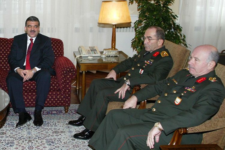 Πρώτος από δεξιά ο πρώην αρχηγός του στρατού της Τουρκίας, Αϊτάτς Γιαλμάν © EPA PHOTO