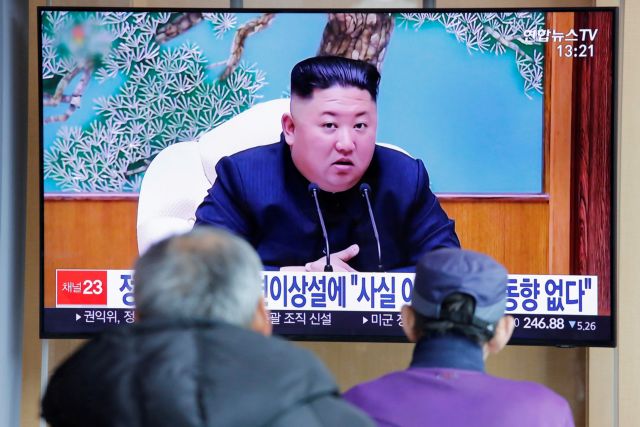 FILE PHOTO: South Korean people watch a TV broadcasting a news report on North Korean leader Kim Jong Un in Seoul, South Korea, April 21, 2020. REUTERS/Heo Ran/File Photo