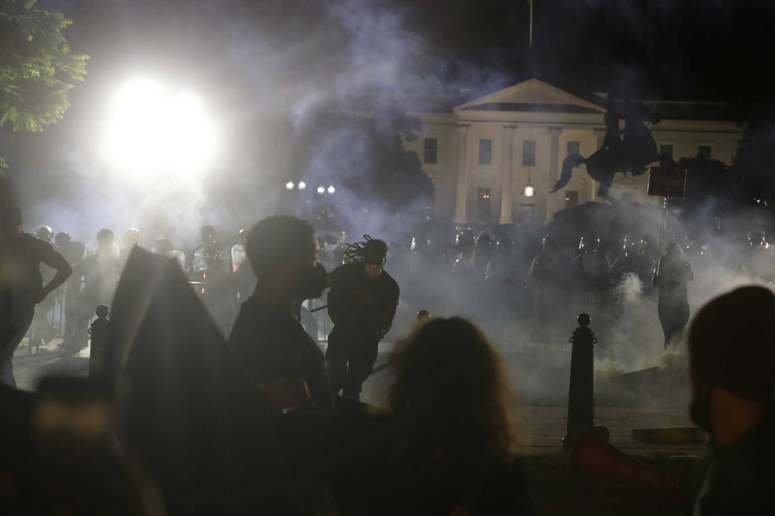 Protesters clash with law enforcement personnel during a rally at the White House against the death in Minneapolis police custody of George Floyd, in Washington, D.C., U.S. May 31, 2020.  REUTERS/Jonathan Ernst