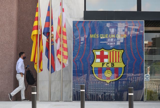 FC Barcelona's President Josep Maria Bartomeu arrives at their headquarters before a board meeting in Barcelona, Spain August 17, 2020. REUTERS/Albert Gea