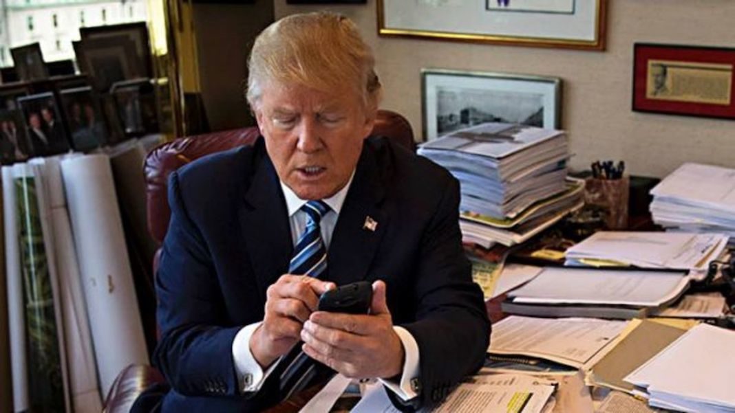 Donald-Trump-phone