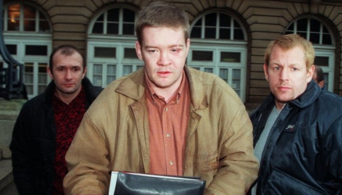 Princess Diana's bodyguard, Trevor Rees-Jones, center, arrives at the Paris Palais de Justice Friday Dec. 19, 1997 for questioning by an investigating judge.  Rees-Jones is the sole survivor of the crash that killed Princess Diana, her boyfriend Dodi Fayed and driver Henri Paul on Aug. 31, 1997.(AP PHOTO/Michel Euler)