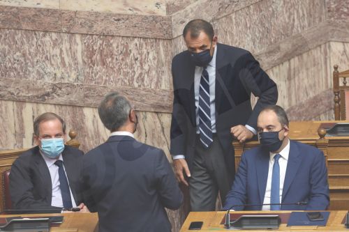 Οι υπουργόι Κώστας Καραμανλής, Χρήστος Σταικούρας, Νίκος Παναγιωτόπουλος και Ιωάννης Πλακιωτάκης στον αγιασμό πριν την έναρξη των εργασιών της Β συνόδου της Βουλής, Αθήνα Δευτέρα 5 Οκτωβρόυ 2020.