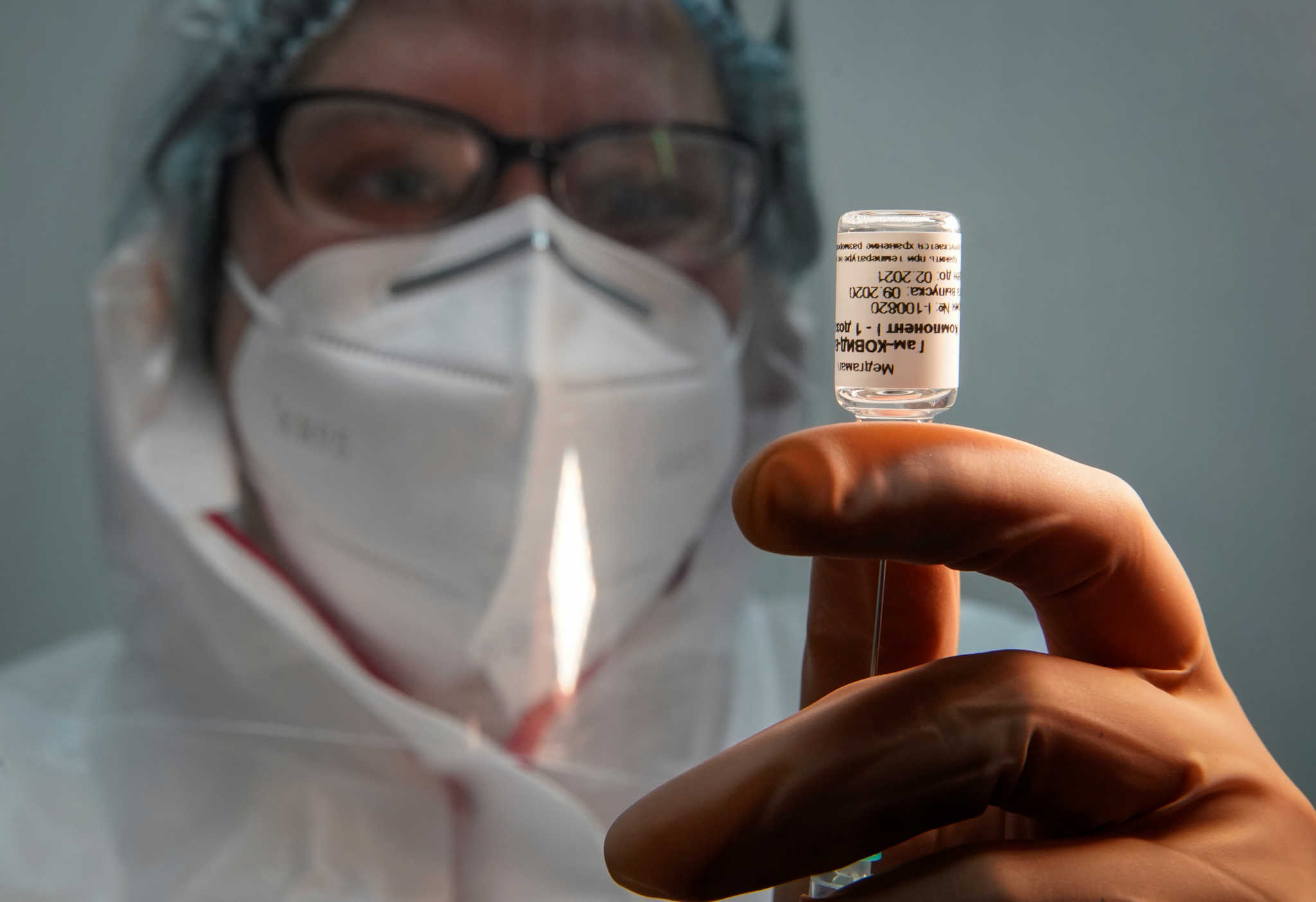 A nurse prepares Russia's "Sputnik-V" vaccine against the coronavirus disease (COVID-19) for inoculation at a clinic in Tver, Russia October 12, 2020.  REUTERS/Tatyana Makeyeva