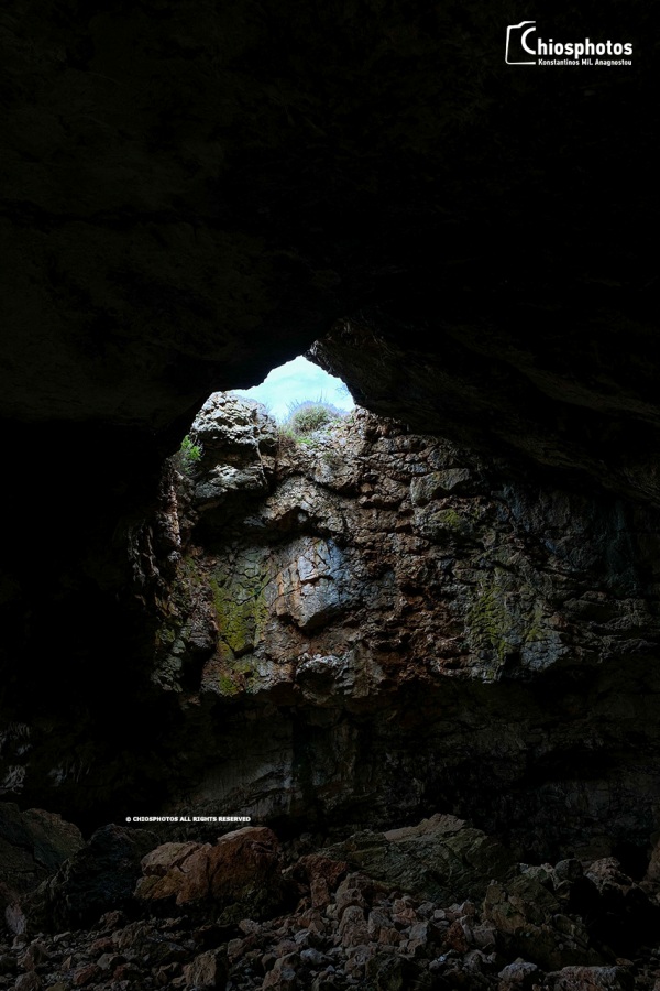Η άγνωστη σπηλιά στο βουνό Αίπος της Χίου που κρύφτηκαν οι κάτοικοι για να γλιτώσουν τις σφαγές των Οθωμανών (ΒΙΝΤΕΟ & ΦΩΤΟ)  