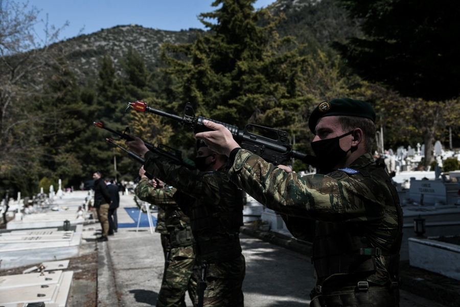 Κηδεία του υποστρατήγου επί τιμή Ιάκωβου Τσούνη, την Δευτέρα 12 Απριλίου 2021. (EUROKINISSI/ΜΙΧΑΛΗΣ ΚΑΡΑΓΙΑΝΝΗΣ)