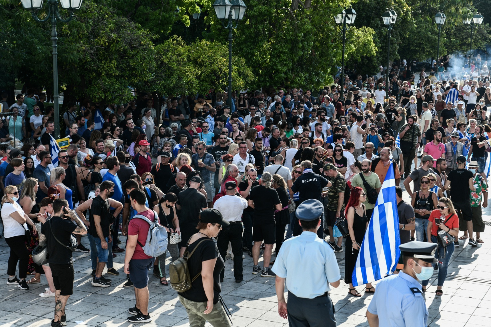 Συγκέντρωση διαμαρτυρίας στην πλατεία Συντάγματος ενάντια στην υποχρεωτικότητα του εμβολιασμού, Τετάρτη 21 Ιουλίου 2021. (EUROKINISSI/ΤΑΤΙΑΝΑ ΜΠΟΛΑΡΗ)