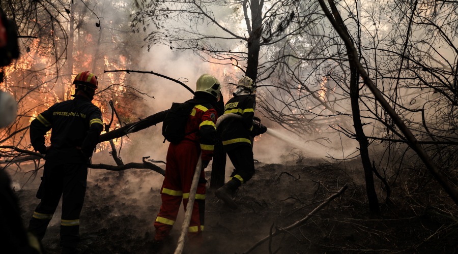 Συνεχείς είναι οι αναζωπυρώσεις στην Εύβοια, όπου η φωτιά μαίνεται για όγδοη ημέρα, Τρίτη 10 Αυγούστου 2021. Στιγμιότυπο από το μέτωπο της Αβγαριάς.
(EUROKINISSI/ΒΑΣΙΛΗΣ ΡΕΜΠΑΠΗΣ)