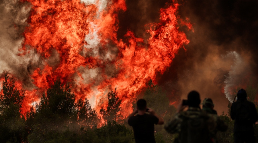 Αναζωπύρωση της πυρκαγιάς στην Βαρυμπόμπη, Πέμπτη 5 Αυγούστου 2021. Στιγμιότυπο από το Κρυονερι
(EUROKINISSI/ΒΑΣΙΛΗΣ ΡΕΜΠΑΠΗΣ)