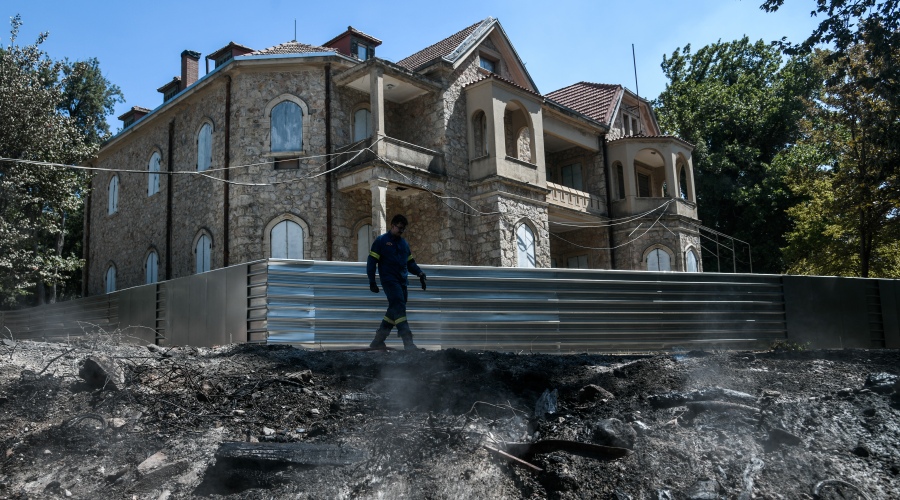 Καταστροφές από την πυρκαγιά στα πρώην βασιλικά κτήματα στο Τατόι, Σάββατο 7 Αυγούστου 2021.
(EUROKINISSI/ΜΙΧΑΛΗΣ ΚΑΡΑΓΙΑΝΝΗΣ)