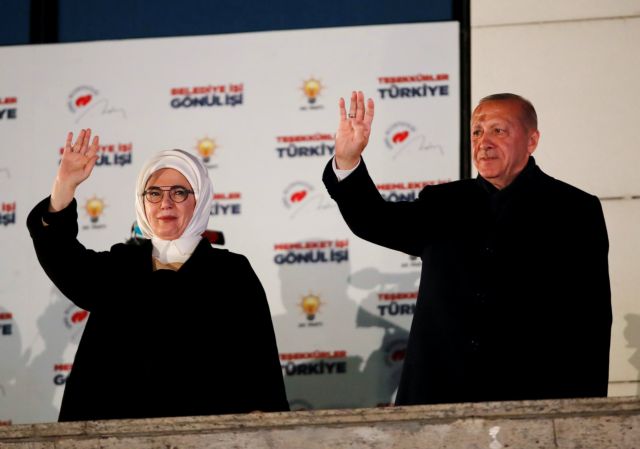 FILE PHOTO: Turkish President Tayyip Erdogan and his wife Emine greet supporters in Ankara, Turkey April 1, 2019. REUTERS/Umit Bektas/File Photo