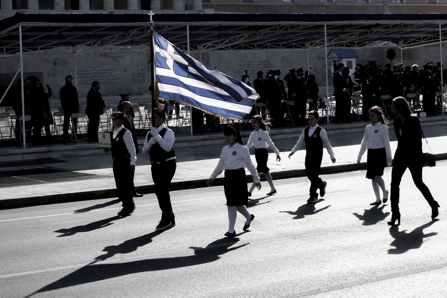 Παρέλαση μαθητών, σπουδαστών, προσκόπων και οδηγών μπροστά από το Μνημείο του Άγνωστου Στρατιώτη στην Αθήνα για την εθνική επέτειο της 28ης Οκτωβρίου, Πέμπτη 28 Οκτωβρίου 2021. (ΑΝΤΩΝΗΣ ΝΙΚΟΛΟΠΟΥΛΟΣ/EUROKINISSI)