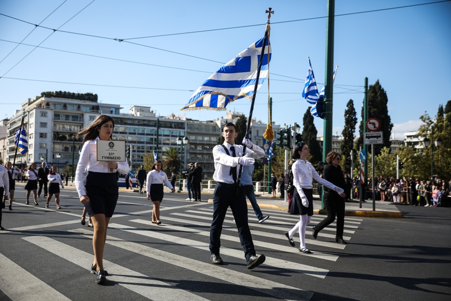 Παρέλαση μαθητών, σπουδαστών, προσκόπων και οδηγών μπροστά από το Μνημείο του Άγνωστου Στρατιώτη στην Αθήνα για την εθνική επέτειο της 28ης Οκτωβρίου, Πέμπτη 28 Οκτωβρίου 2021. (ΣΩΤΗΡΗΣ ΔΗΜΗΤΡΟΠΟΥΛΟΣ/EUROKINISSI)