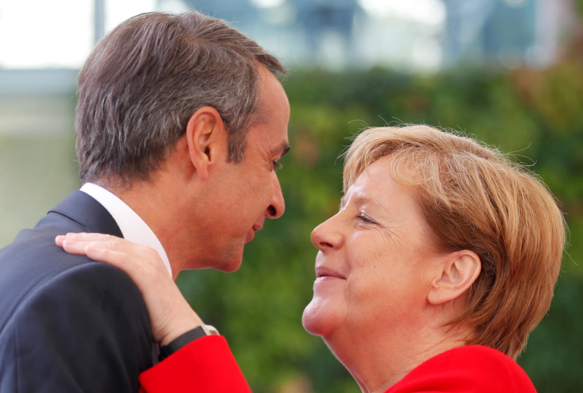 German Chancellor Angela Merkel greets Greece's Prime Minister Kyriakos Mitsotakis at the Chancellery in Berlin, Germany, August 29, 2019.   REUTERS/Axel Schmidt